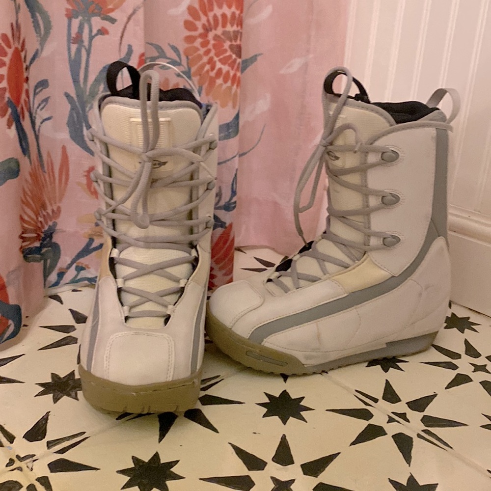 Sims Sage White women’s snowboard boots size 8
